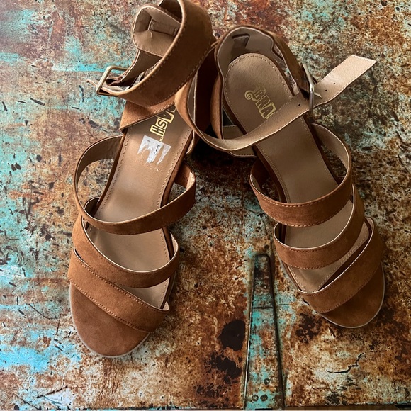 Size 12 Brown Strappy Block Heels - Picture 2 of 4